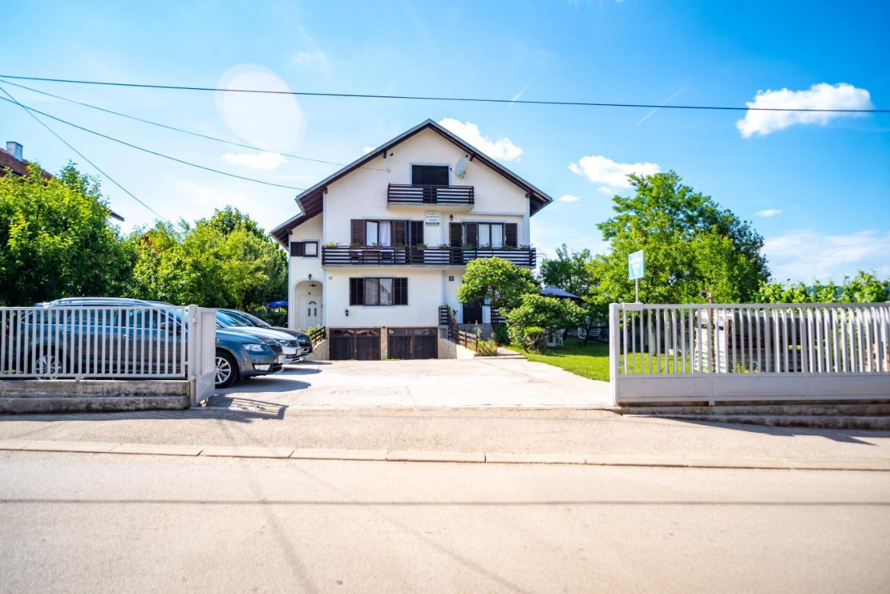 Apartments Fuma Otocac Exterior photo